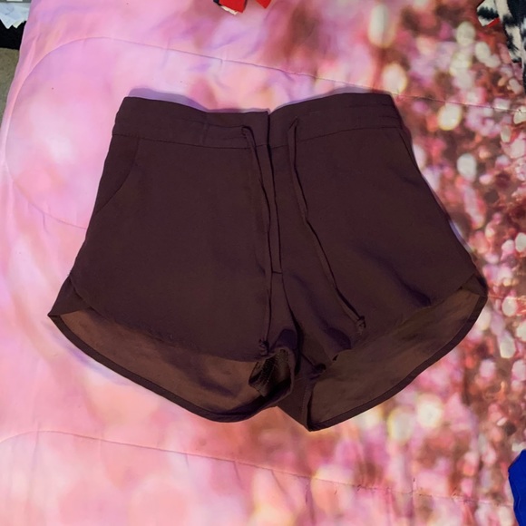 H&M Maroon Tie Shorts - Picture 2 of 7